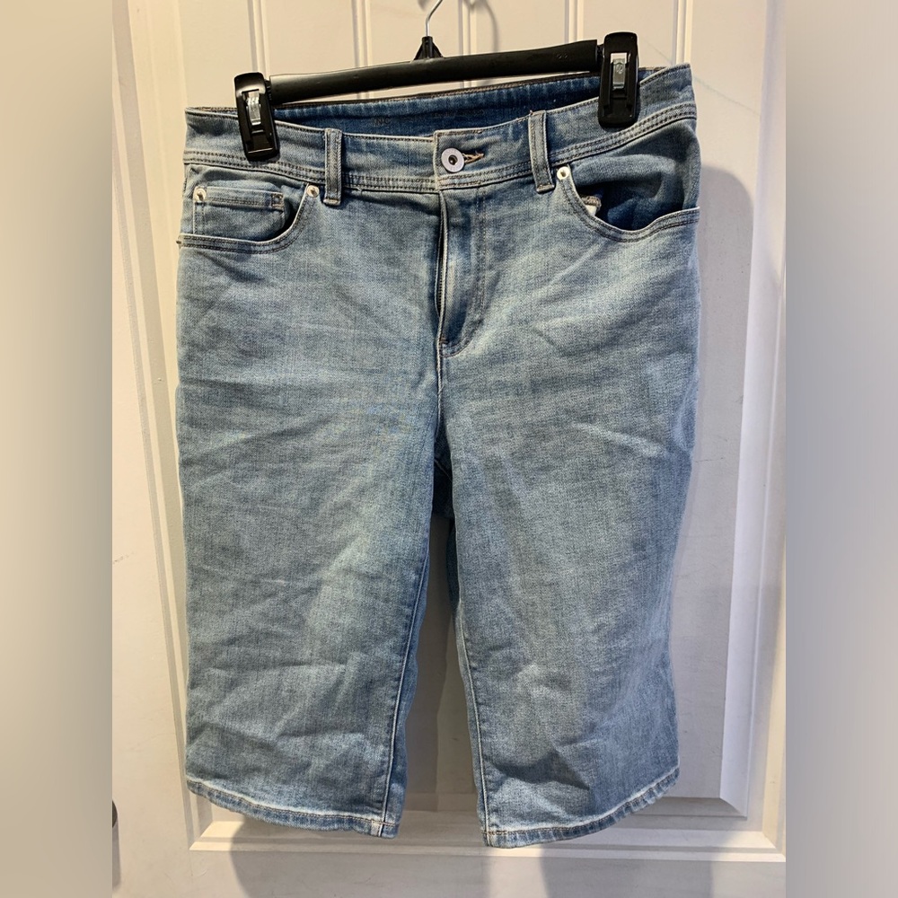 INC Bermudan jeans. Size 6/28